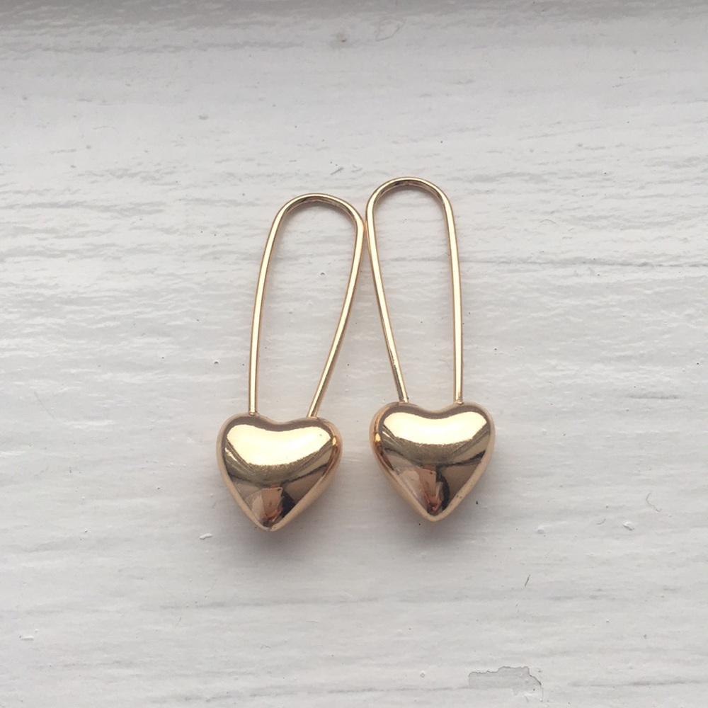 Cute Heart 💛 pin earrings